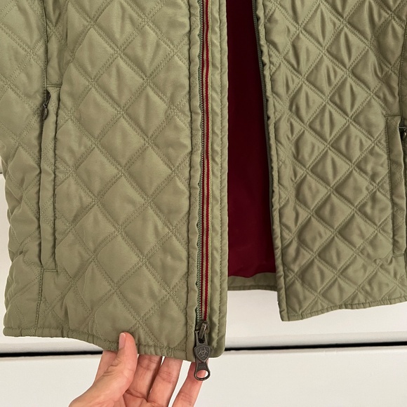 Ariat Quilted Zip Vest Size in Olive Green Size Medium - Picture 3 of 8